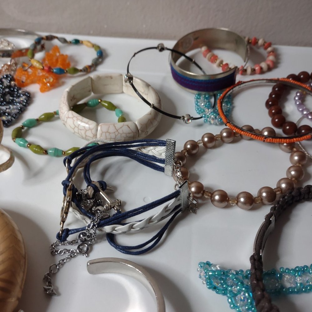 Lot Of Over 50 Bracelets And Bangles As Is - Picture 9 of 16
